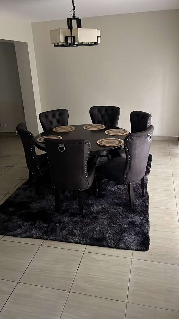 Modern 6-Seater Dinning Set