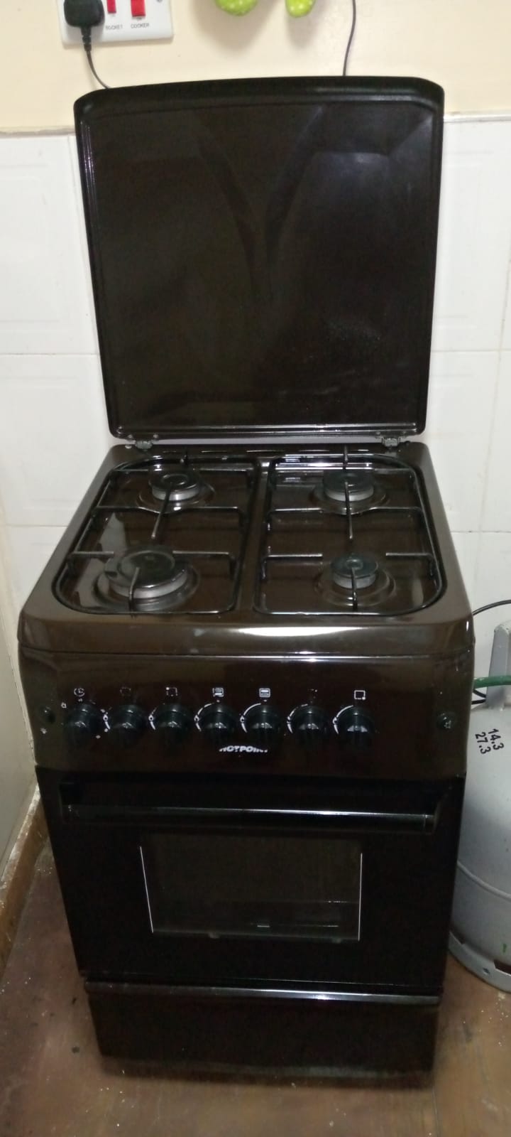 Clean 4 Burner Hotpoint Cooker