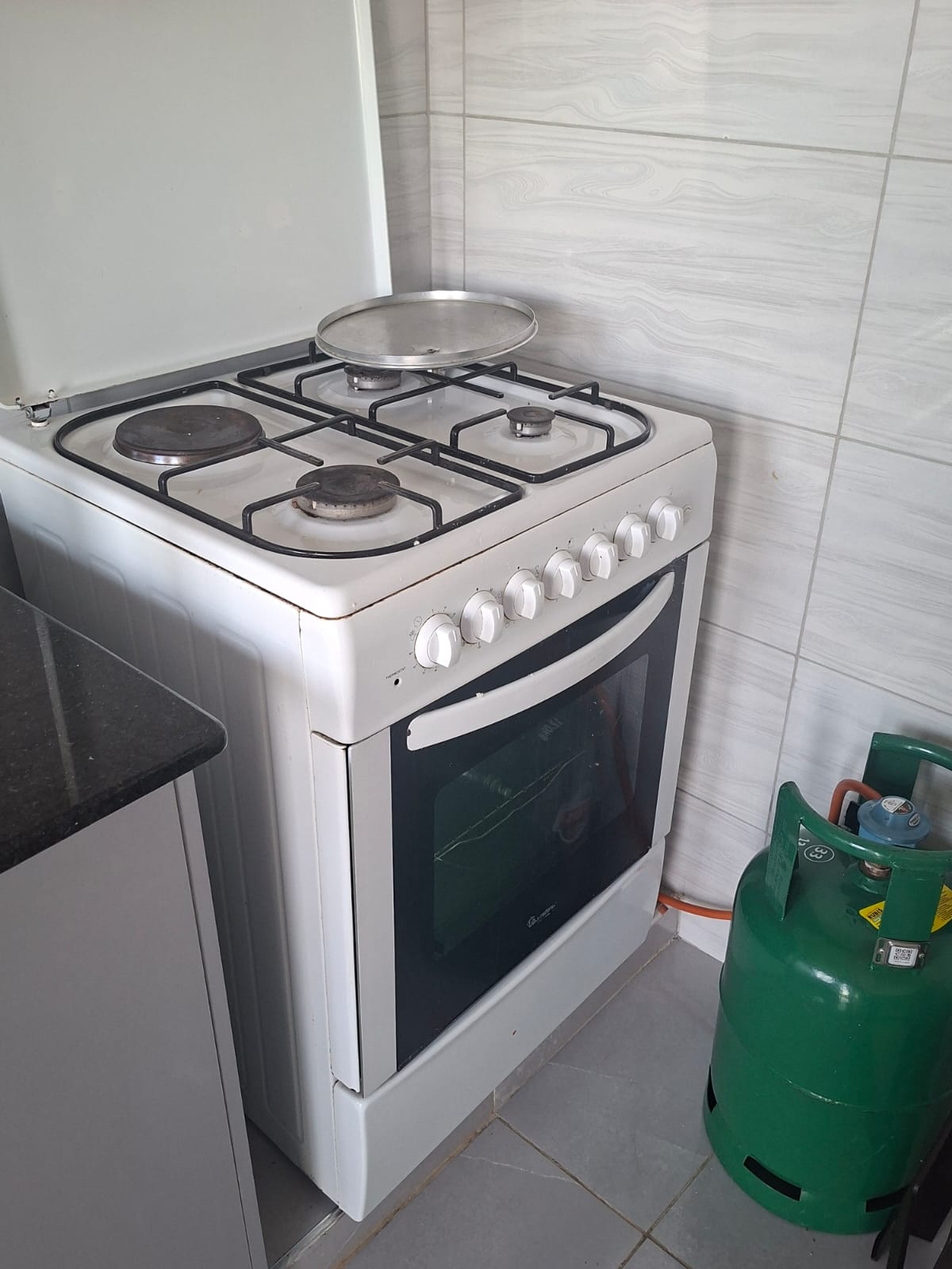 4 Burner White Ramtons Cooker