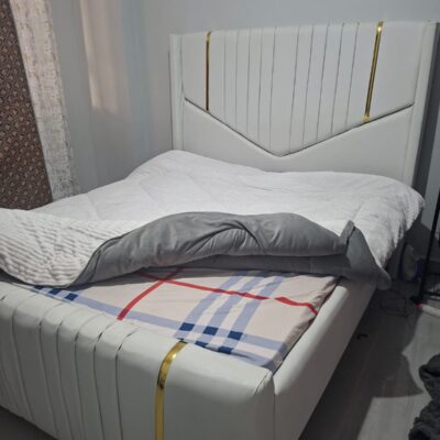 Elegant 5 by 6 white Chester bed