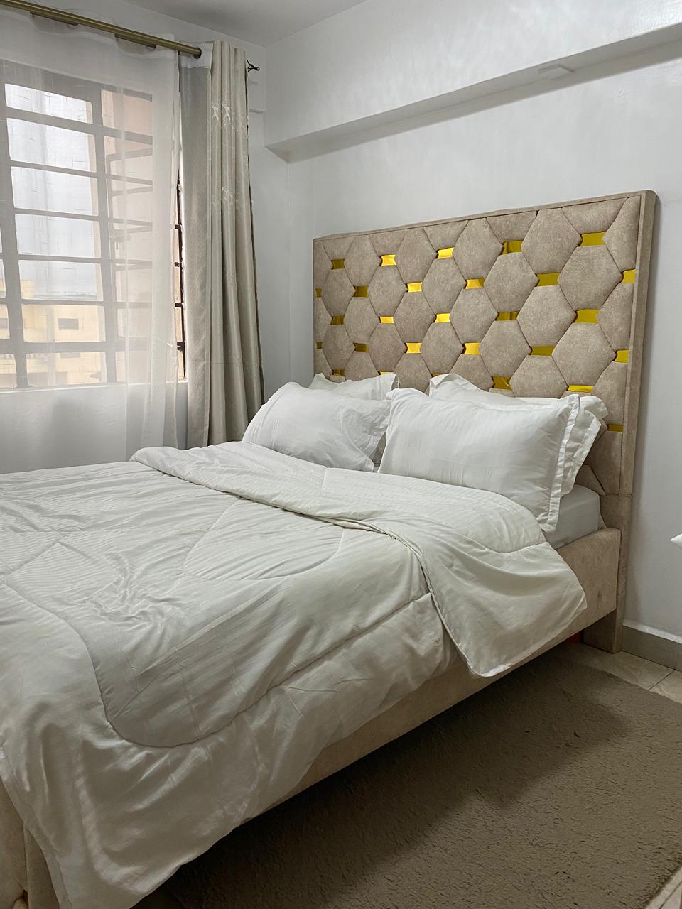 Beautiful 4 by 6 Cream Chester Bed 