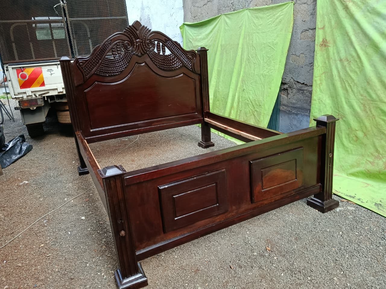 Elegant 5*6 Dark Tan Mahogany Bed
