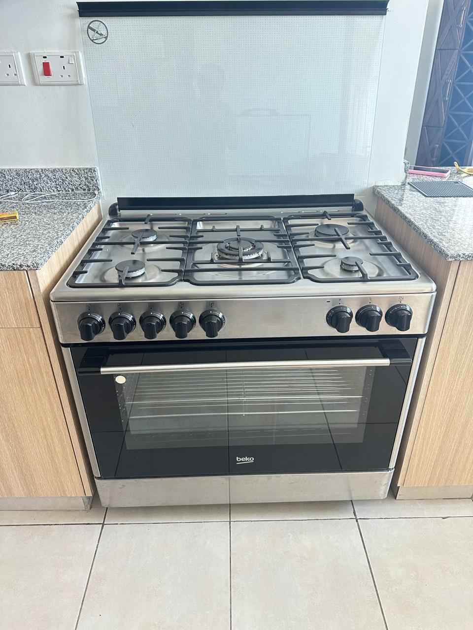 Reliable Beko 5-burner cooker