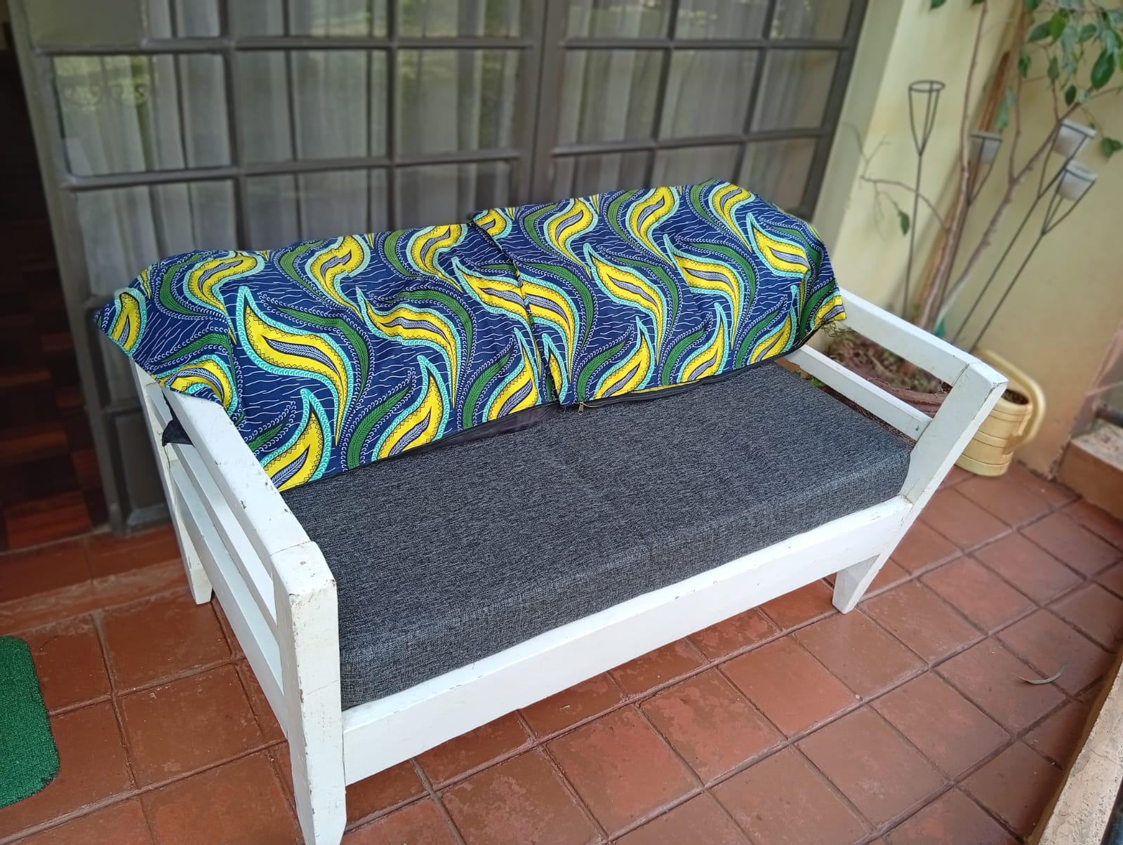 Stunning 2-Seater garden bench 