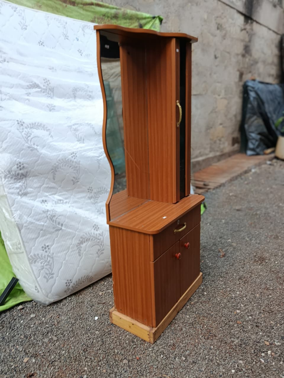 Simple Dressing Table with Mirror