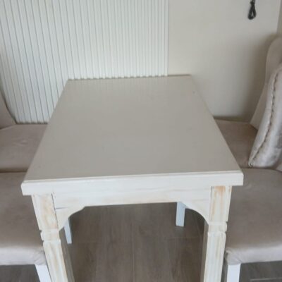 Cool 4-Seater Dining Table