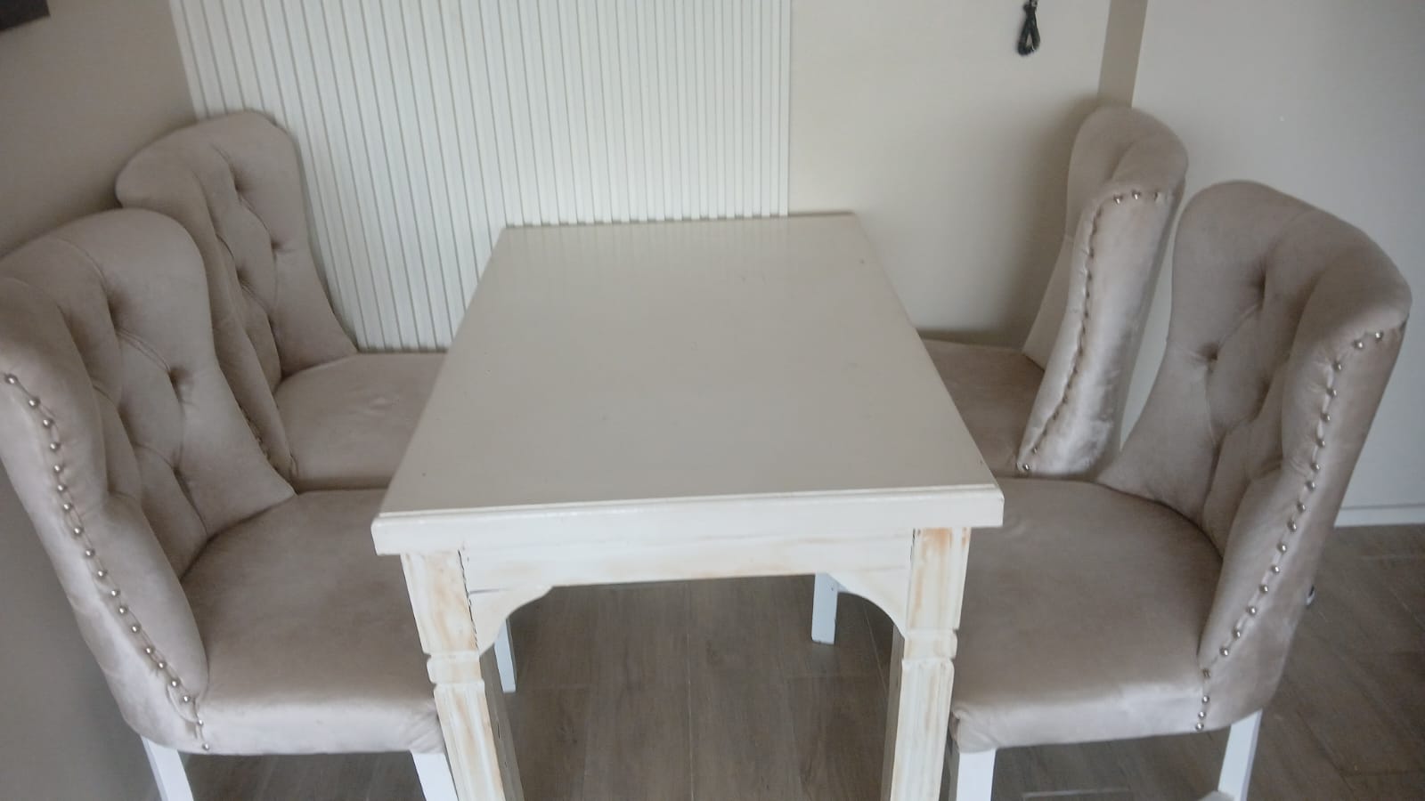 Cool 4-Seater Dining Table