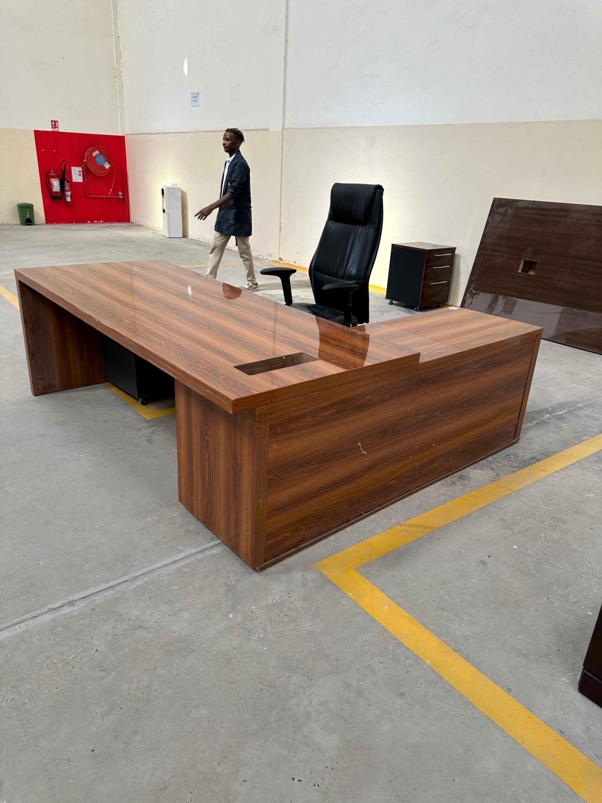 Excecutive L-Shaped Office Desk