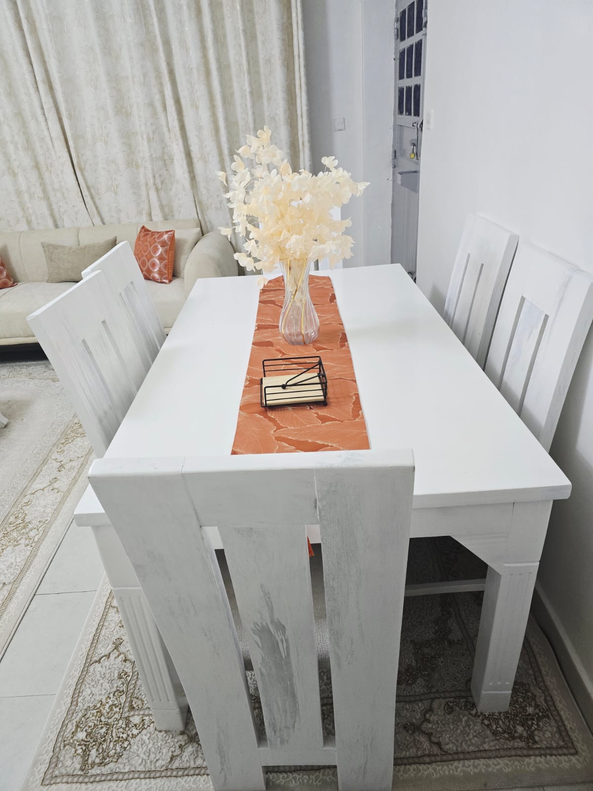 ELEGANT WHITE 6-SEATER DINING TABLE 