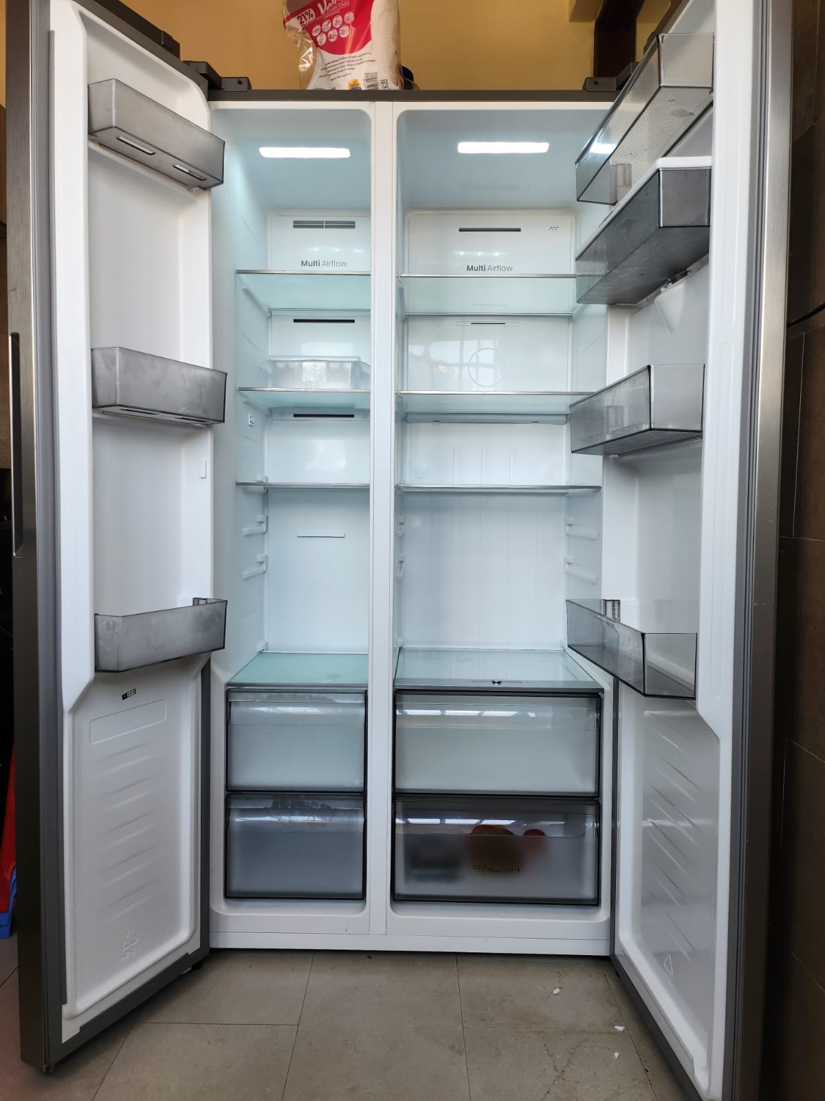 Clean 514l Side by Side Hisense Fridge