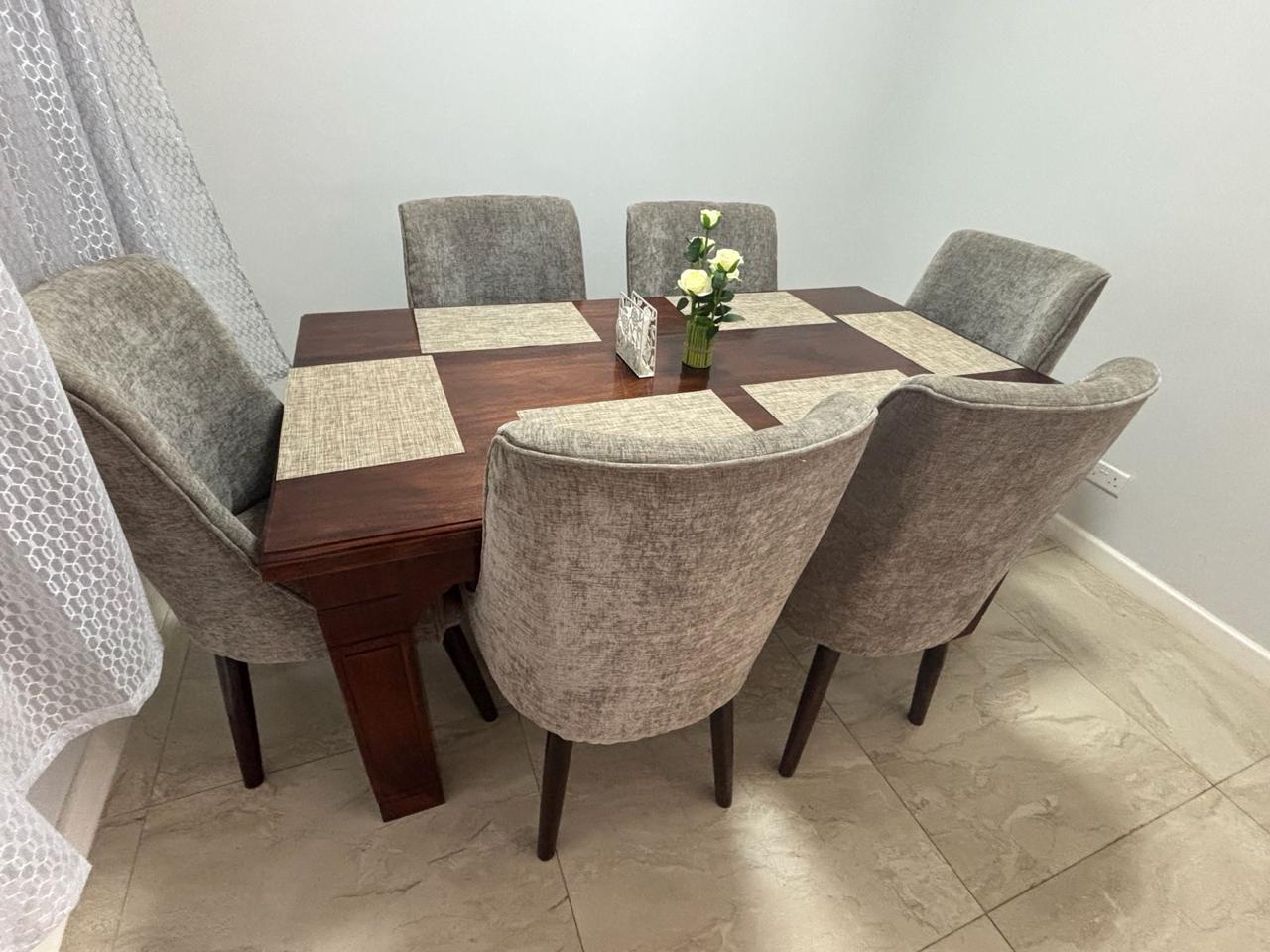 Cool 6-Seater Dining Set
