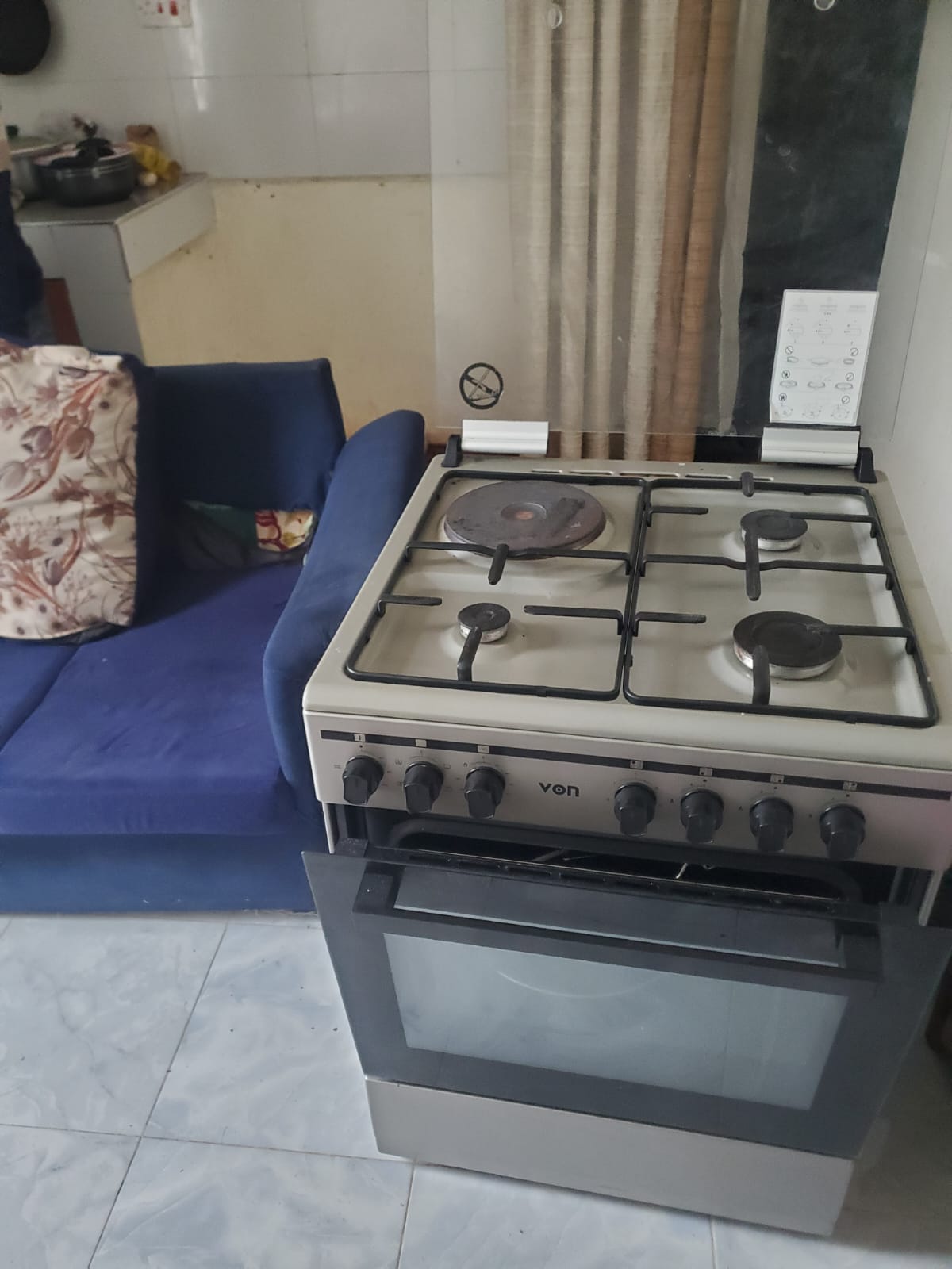 Clean Von 4 Burner + 1 Electric Cooker 