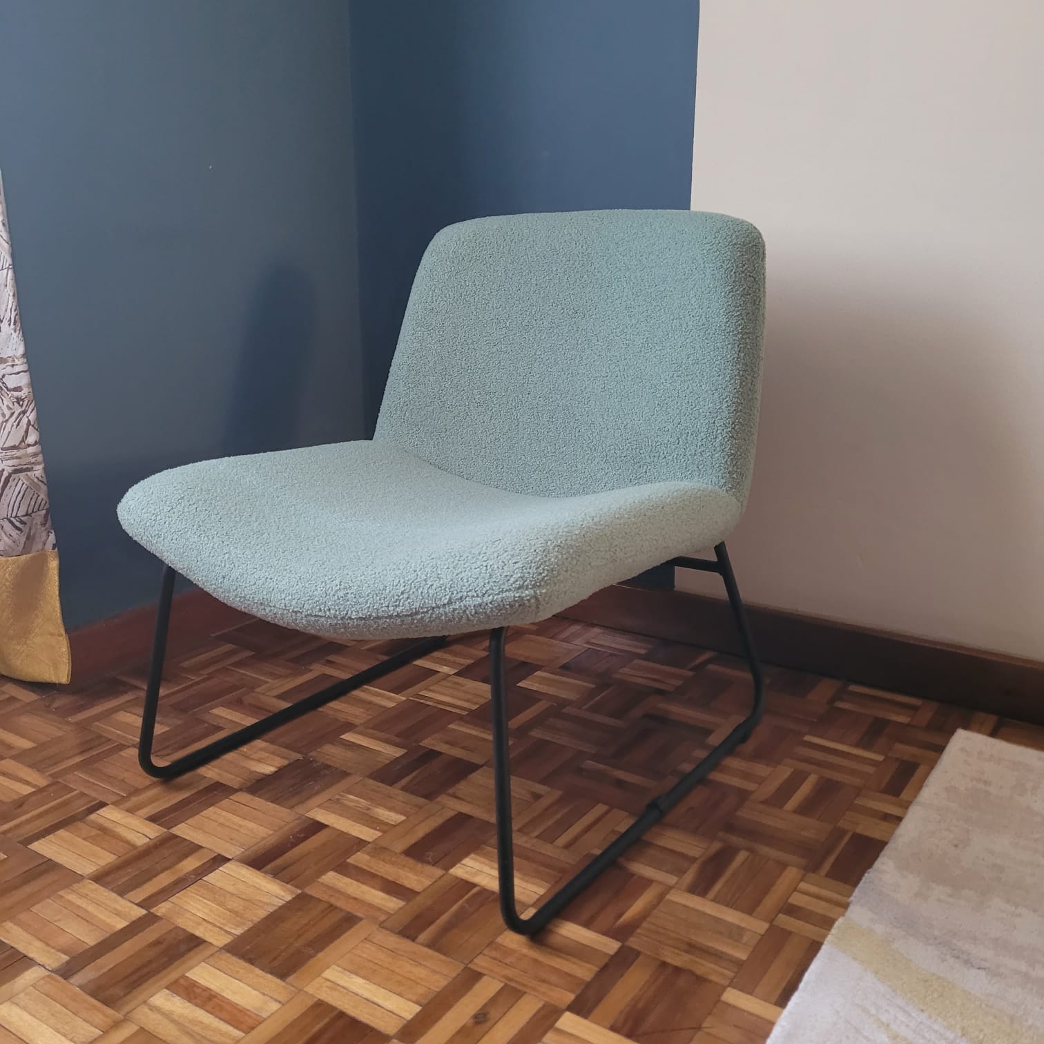 Comfortable One-Seater Chair 