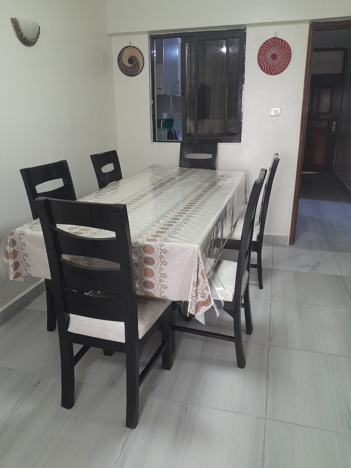 Clean 6 Seater Dining Set