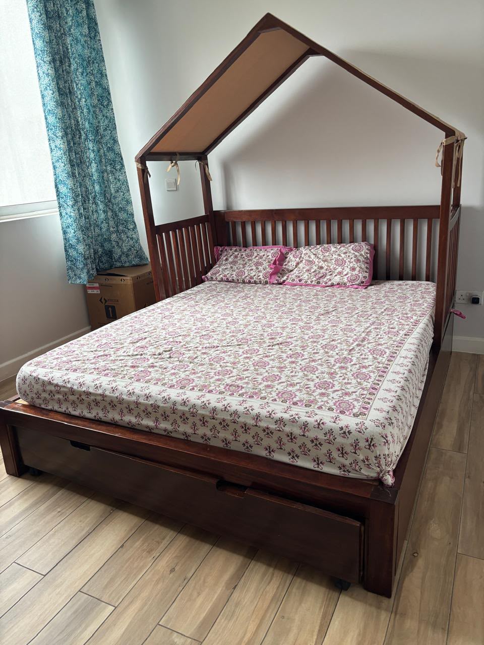 Cool Queen Size Bed