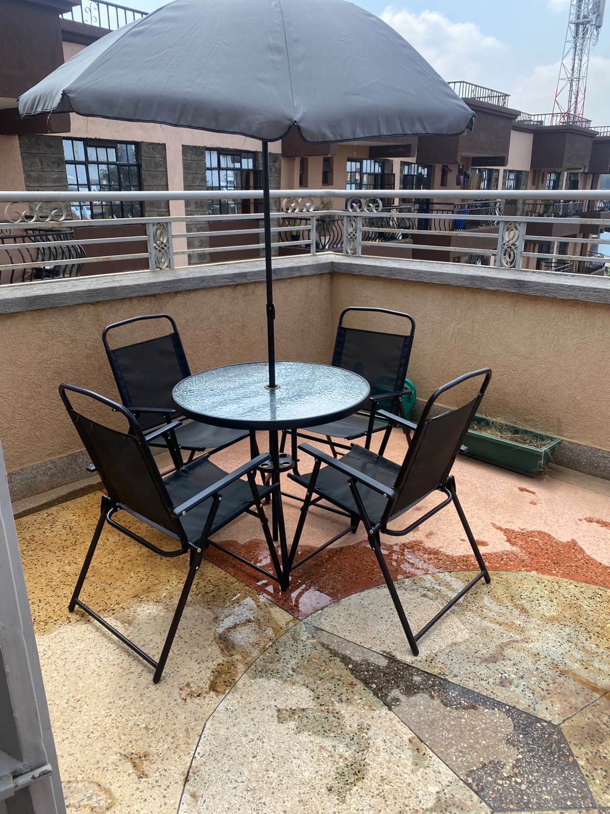 4-Seater Outdoor Dining Set With Umbrella 2 4-Seater Outdoor Dining Set with Umbrella