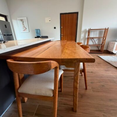 Beutiful 4-Seater Mango Wood Dining Set