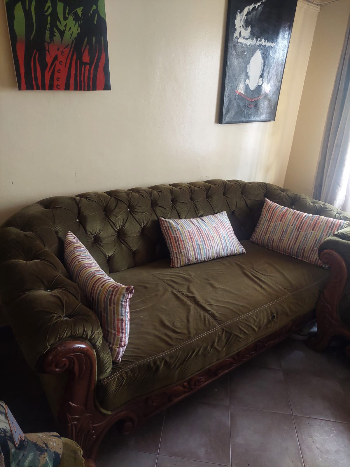 Elegant 7-Seater Vintage Sofa Set 2 Elegant 7-Seater Vintage Sofa Set