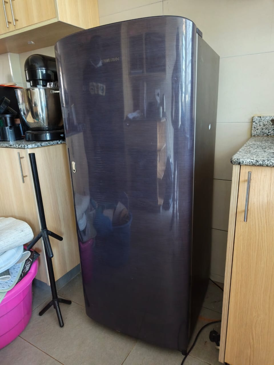 CLEAN 200L SAMSUNG SINGLE DOOR FRIDGE FOR SALE