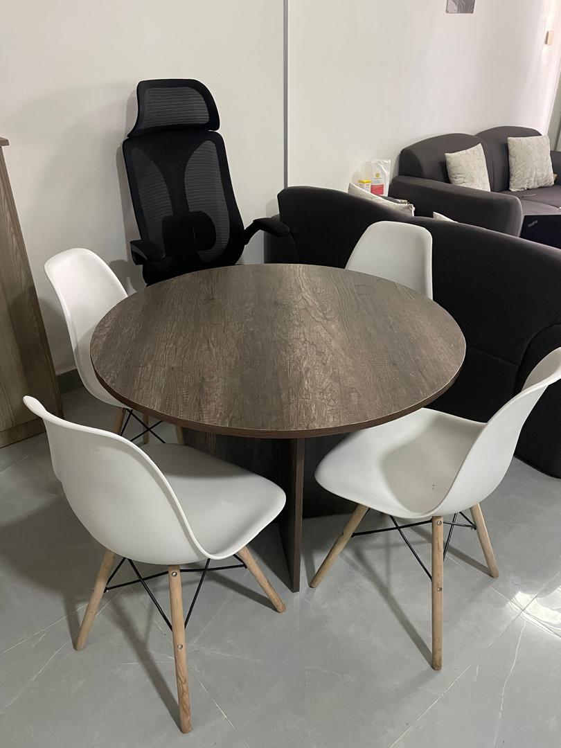 Stunning 4-Seater Dining Set