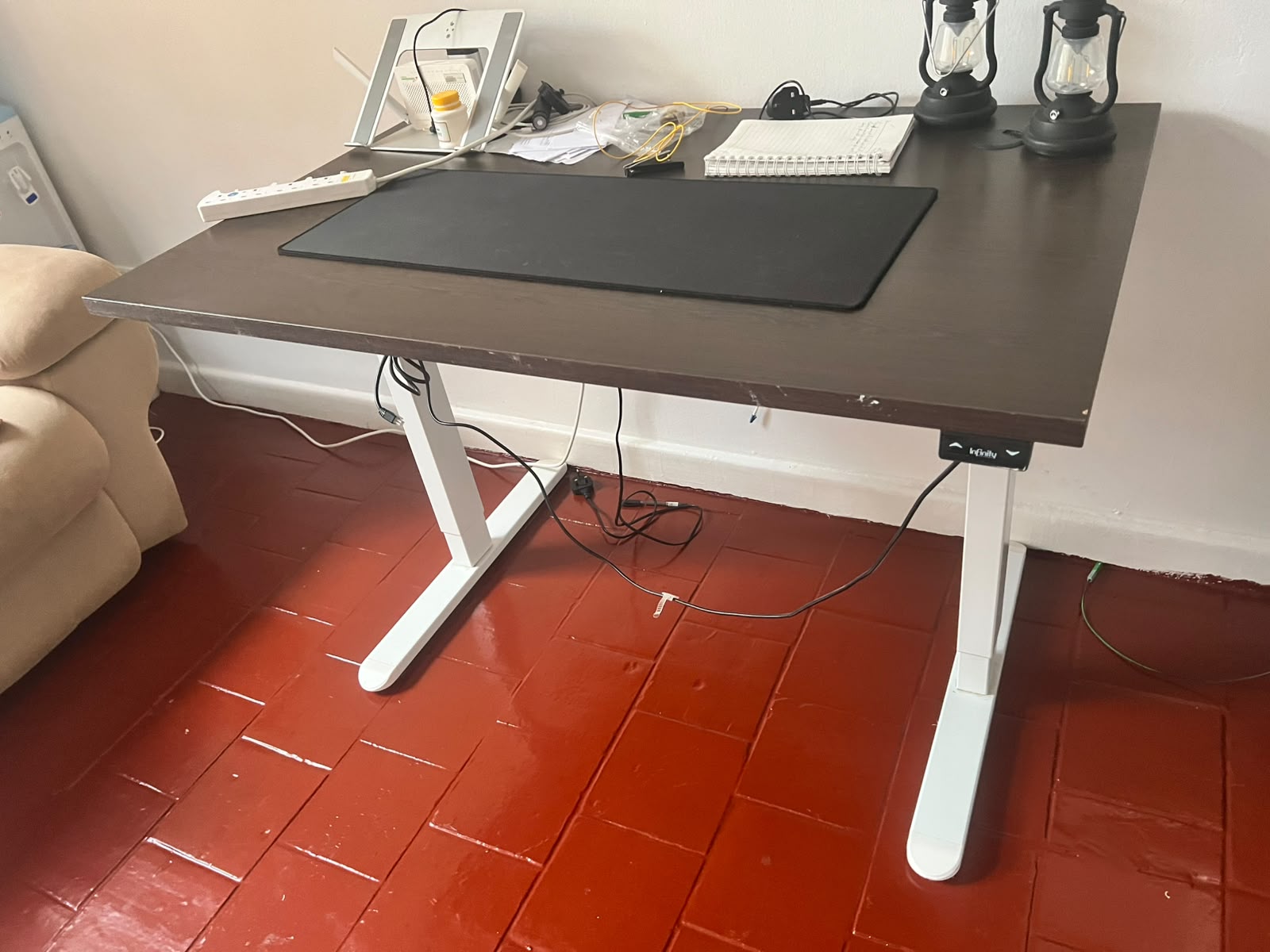 Cool Infinity Electric Height-Adjustable Standing Desk On Sale 1 Cool Infinity electric height-adjustable standing desk