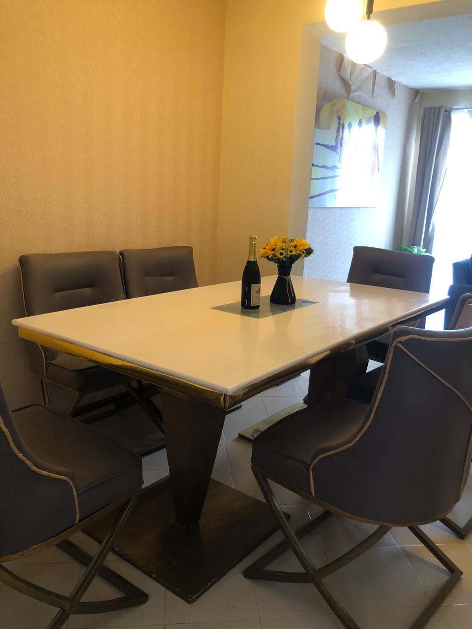 Cool 6-Seater Dining Set